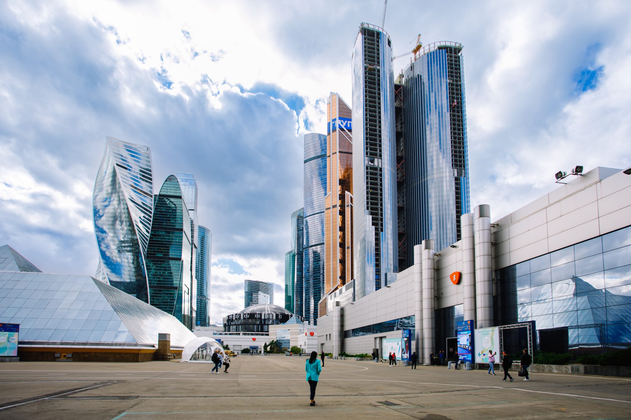 Premiere moscow. Фит Экспо 2023 Москва. Экспоцентр 2023 связь 35 Международная выставка. Выставка мода 2023. Экскаватор Москва СРМ.